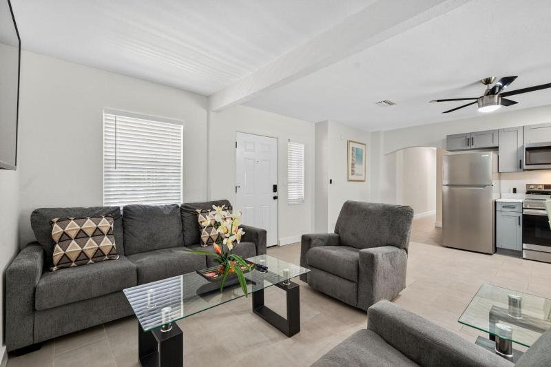 Park Shore Suites Unit 4 - image 43