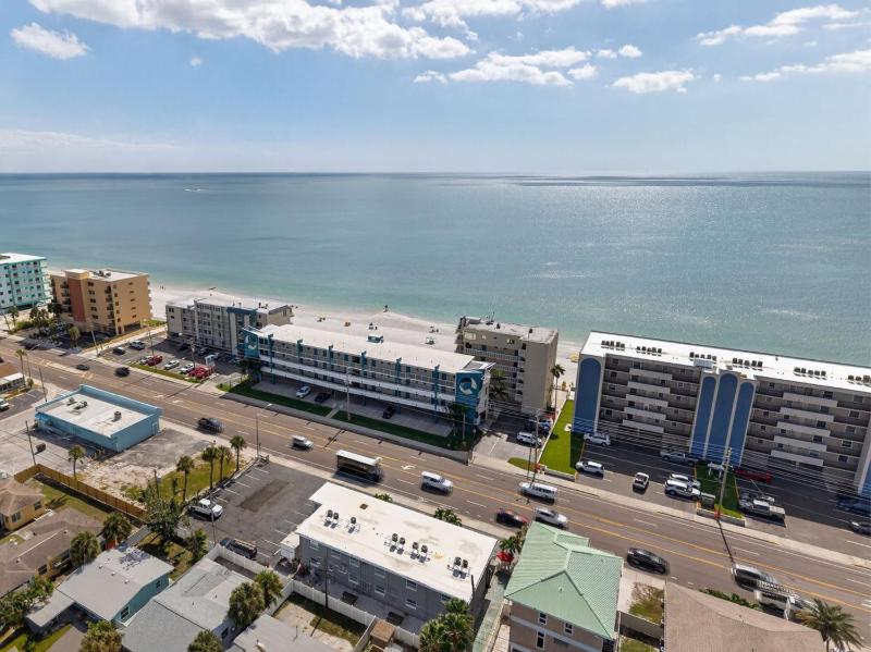 Sunset Beach Suites Unit 8 - image 18