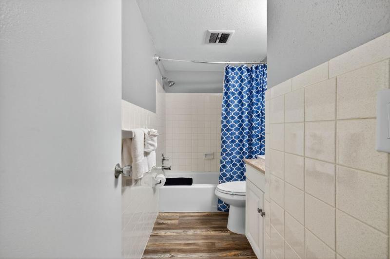 Sunset Beach Suites Unit 8 - image 25