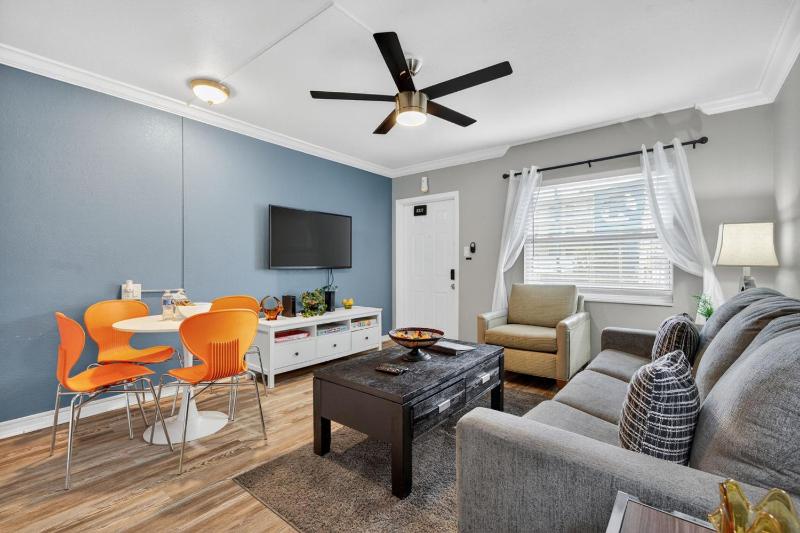 Sunset Beach Suites Unit 8 - image 1
