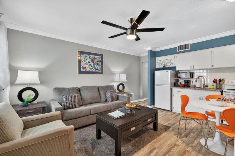 Sunset Beach Suites Unit 8 - image 13