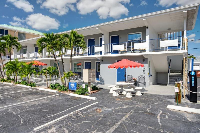 Sunset Beach Suites Unit 7 - image 25