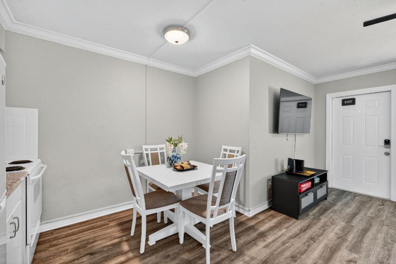 Sunset Beach Suites Unit 7 - image 26