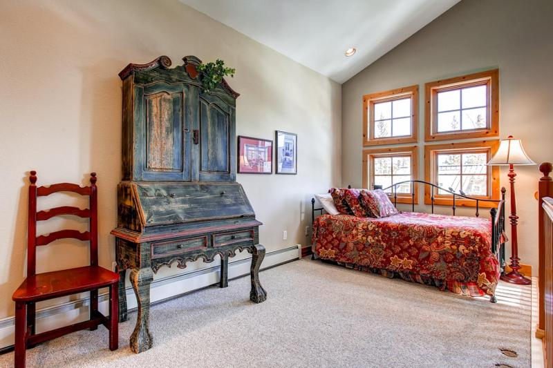 White Wolf Mountain Air Townhome: Elegant Retreat - image 29