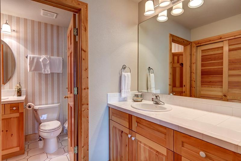 White Wolf Mountain Air Townhome: Elegant Retreat - image 35