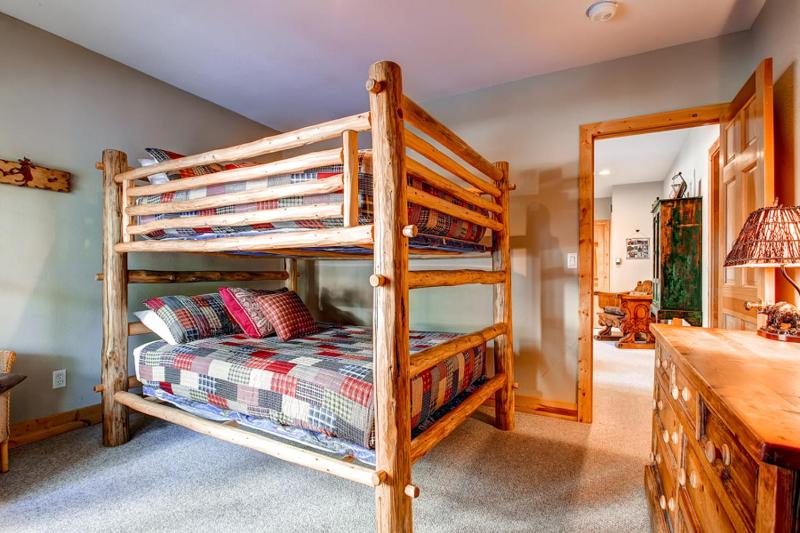 White Wolf Mountain Air Townhome: Elegant Retreat - image 4