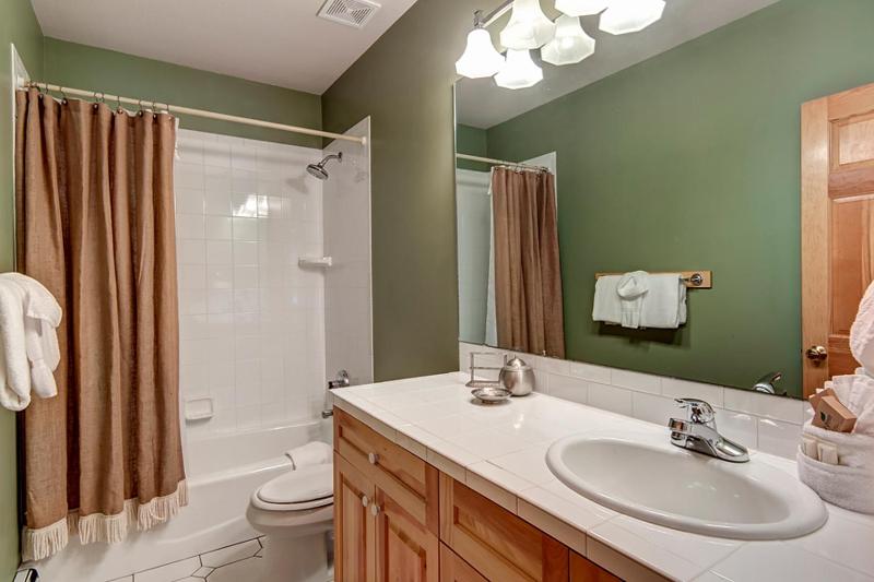 White Wolf Mountain Air Townhome: Elegant Retreat - image 3