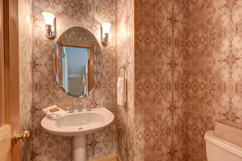 White Wolf Mountain Air Townhome: Elegant Retreat - image 18