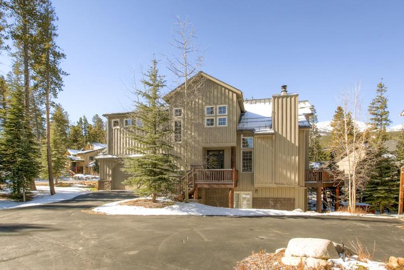 White Wolf Mountain Air Townhome: Elegant Retreat - image 21