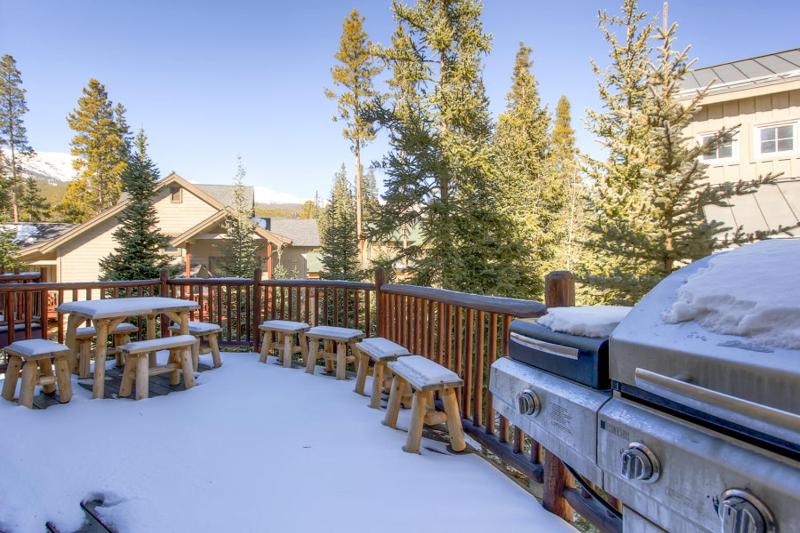 White Wolf Mountain Air Townhome: Elegant Retreat - image 2