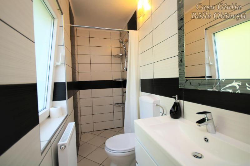 Deluxe Double Room with Balcony image 3