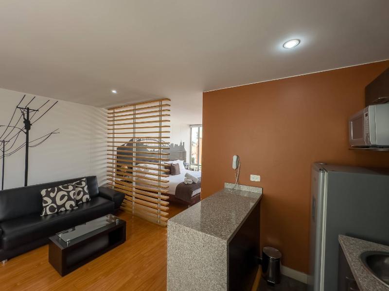 Hotel Regency Suites La Feria - image 5