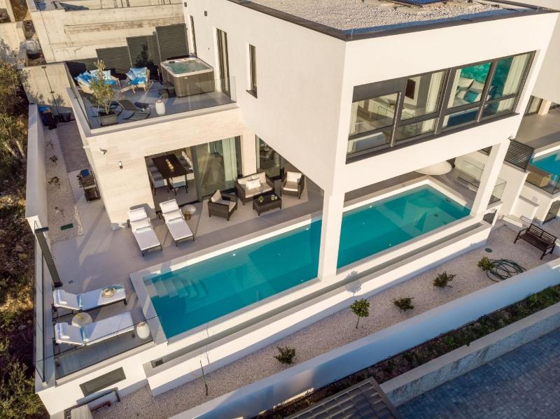 Villa Lemon 3 Bedrooms 4 Baths Infinity Pool Whirlpool Cinema room Sea view - image 41