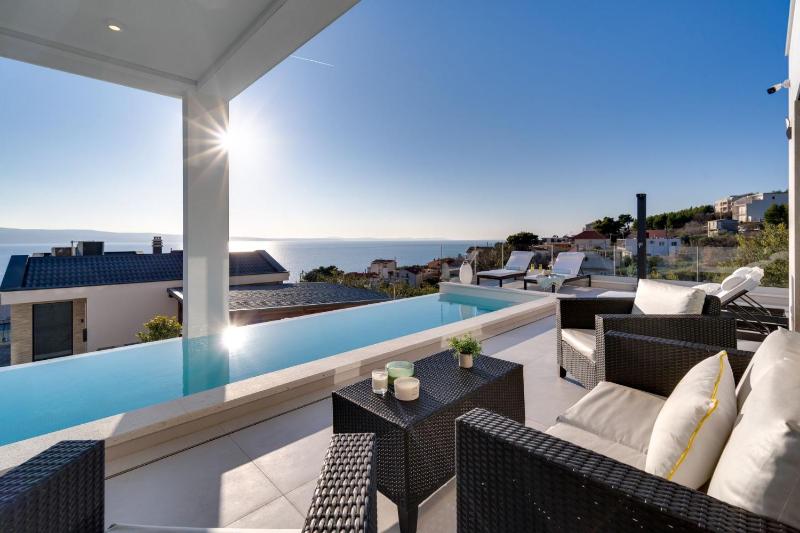 Villa Lemon 3 Bedrooms 4 Baths Infinity Pool Whirlpool Cinema room Sea view - image 8