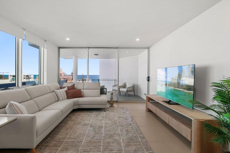 Aquaview Unit 302 29 Canberra Tce Kings Beach - image 1