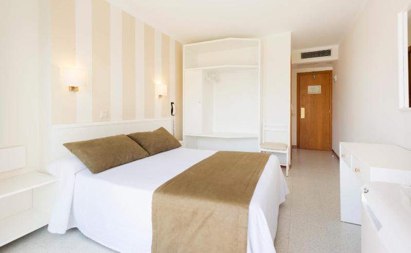 Double or Twin Room image 2