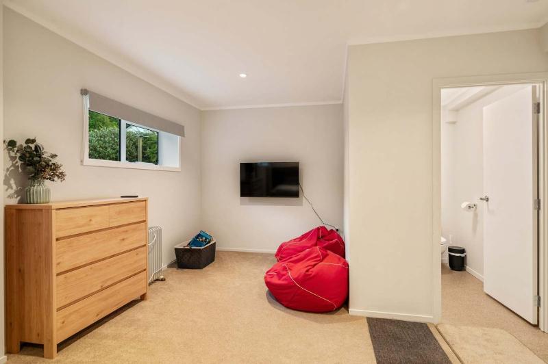 Tihi Time - Great Deck Spa Pool & Games Room - image 11