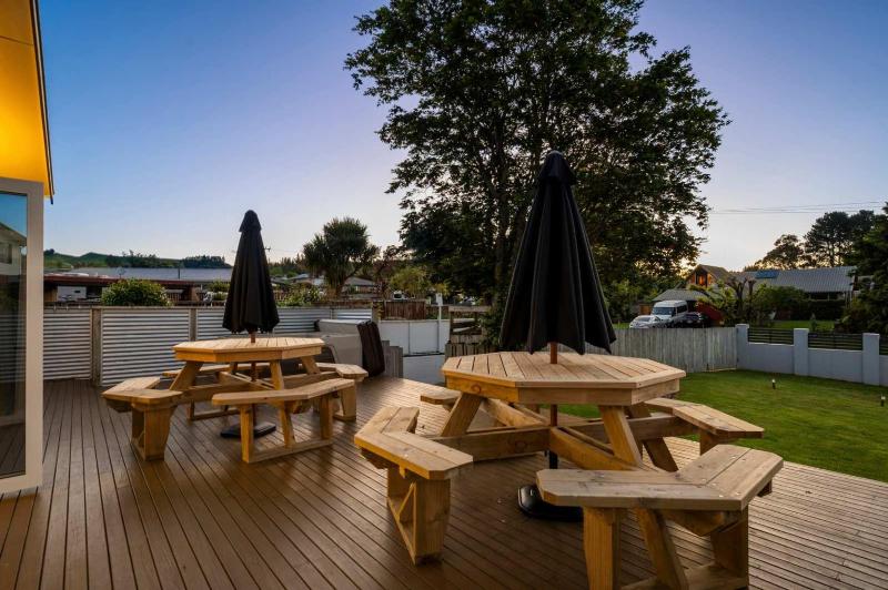 Tihi Time - Great Deck Spa Pool & Games Room - image 16