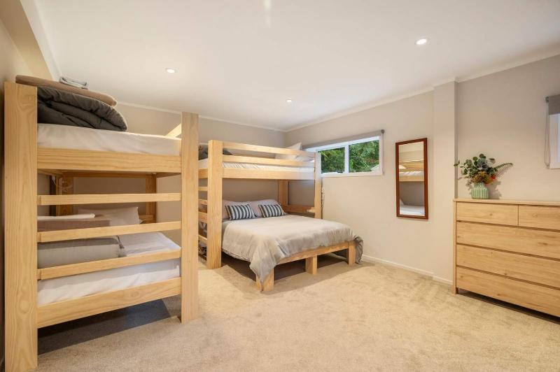 Tihi Time - Great Deck Spa Pool & Games Room - image 13