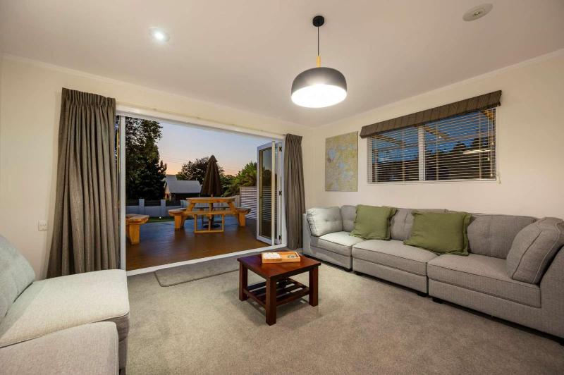 Tihi Time - Great Deck Spa Pool & Games Room - image 3