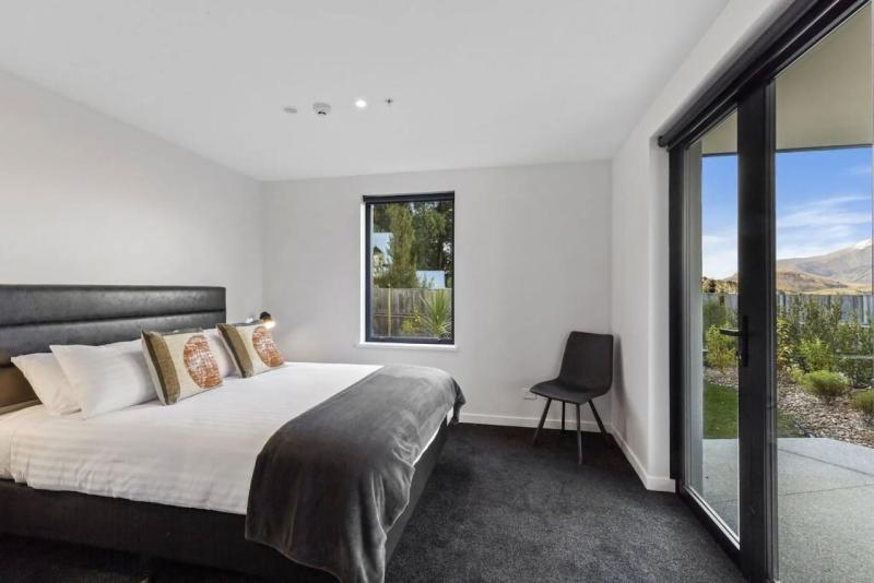 Taha Apartment at the base of Coronet Peak - image 9