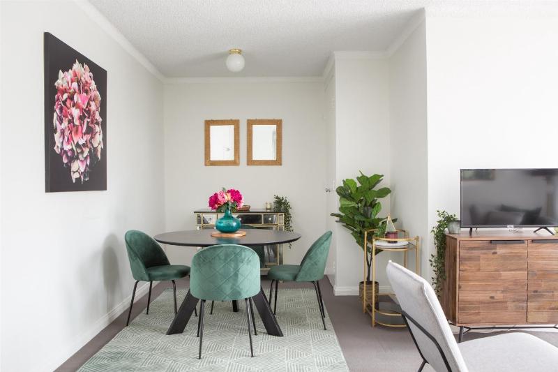 Sunny Apartment in Quiet and Green Neighbourhood - image 3