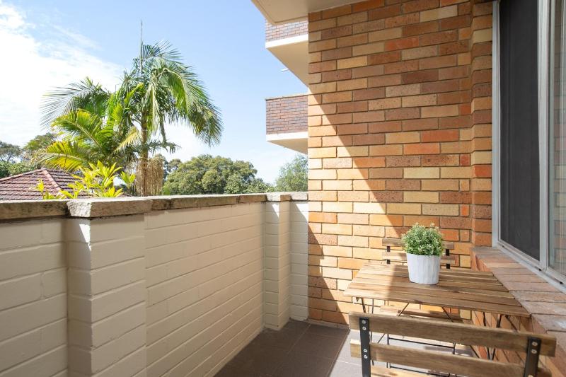Sunny Apartment in Quiet and Green Neighbourhood - image 13