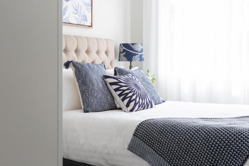 Sunny Apartment in Quiet and Green Neighbourhood - image 2