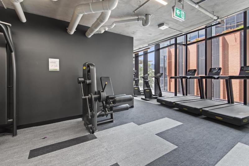 Near MCG 1BR with Balcony River Views & Parking - image 9