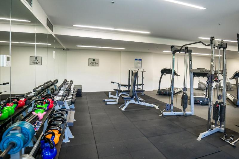 Executive Balcony Apartment in Central Canberra - image 9