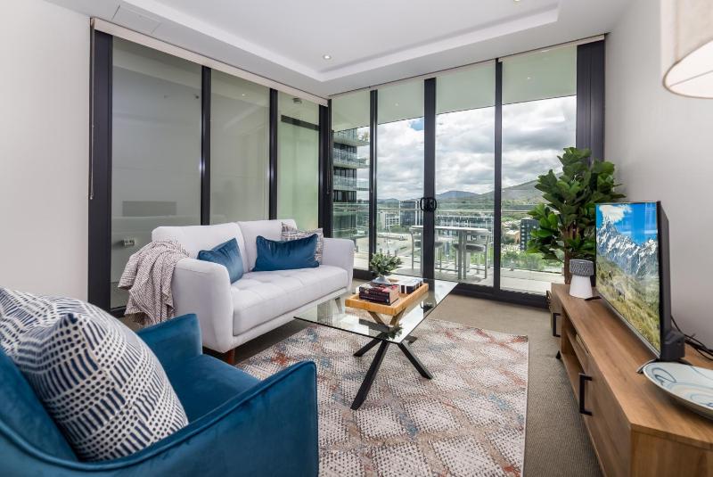 Executive Balcony Apartment in Central Canberra - image 8