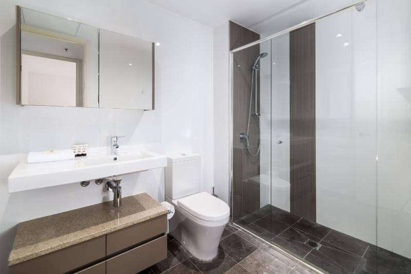 Executive Balcony Apartment in Central Canberra - image 7