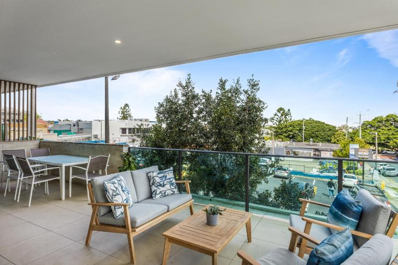 Spacious and Superb 3-bed Apartment - image 2