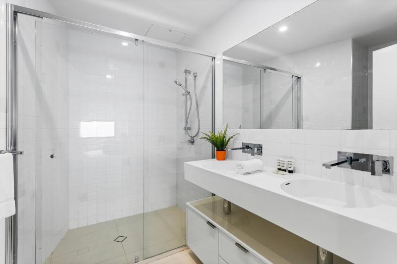 Spacious and Superb 3-bed Apartment - image 5