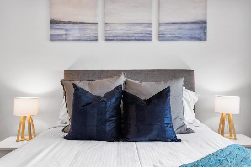 Spacious and Superb 3-bed Apartment - image 15