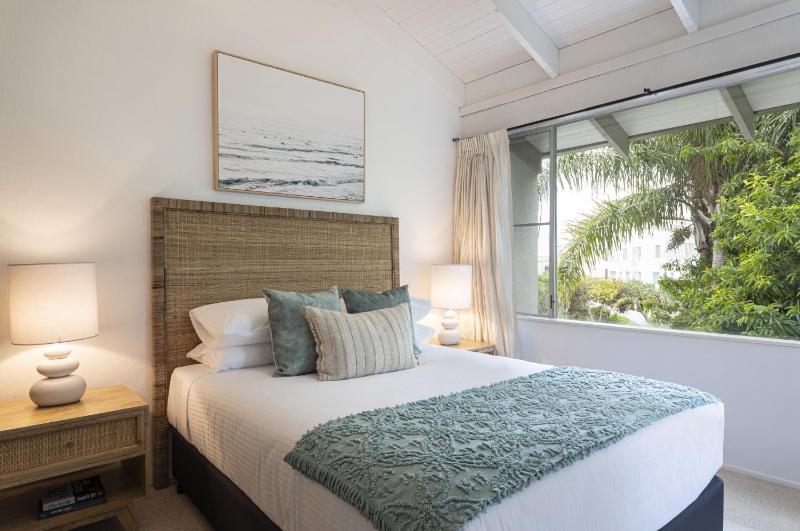 Beachside 2-Bed House with Pool Courtyard & BBQ - image 15