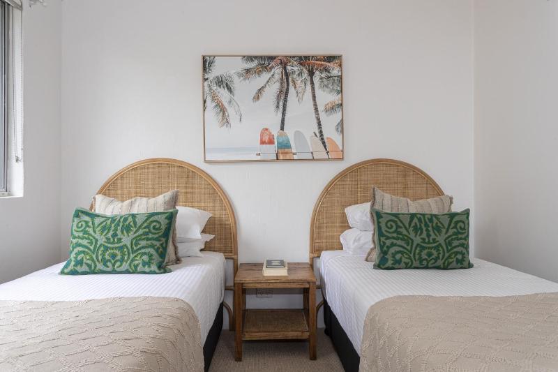 Beachside 2-Bed House with Pool Courtyard & BBQ - image 8