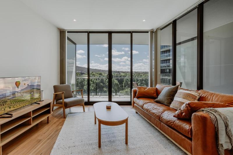 Center 1-Bed with Gym BBQ and Stunning Views - image 1