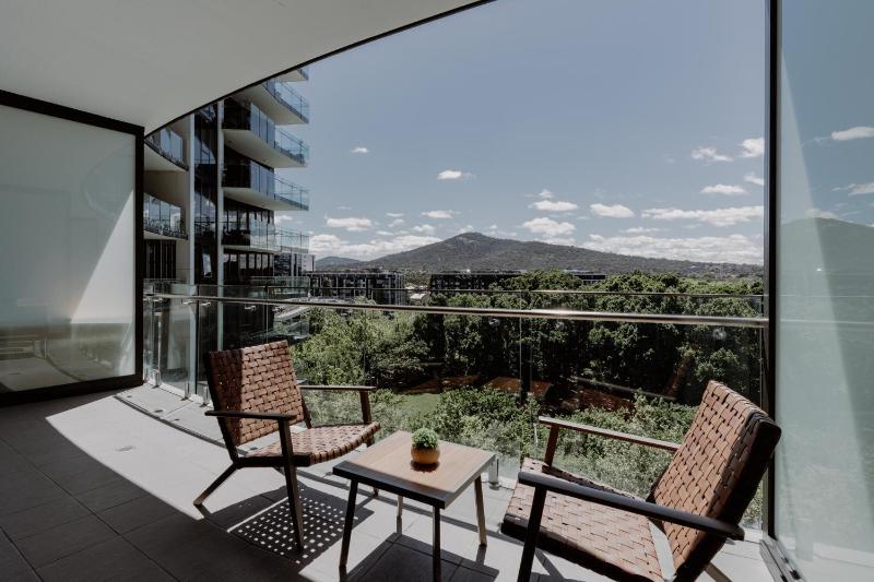 Center 1-Bed with Gym BBQ and Stunning Views - image 16