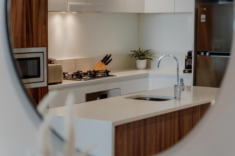 Center 1-Bed with Gym BBQ and Stunning Views - image 14