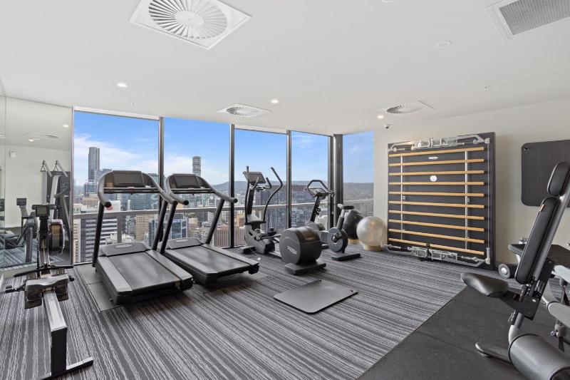 Cosy 1-Bed with River Views Pool Gym & BBQ - image 12