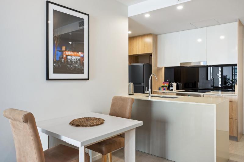 Cosy 1-Bed with River Views Pool Gym  BBQ - image 13