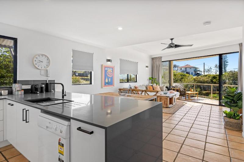 Pristine 2-Bed Apartment with Pool and Balcony - image 12