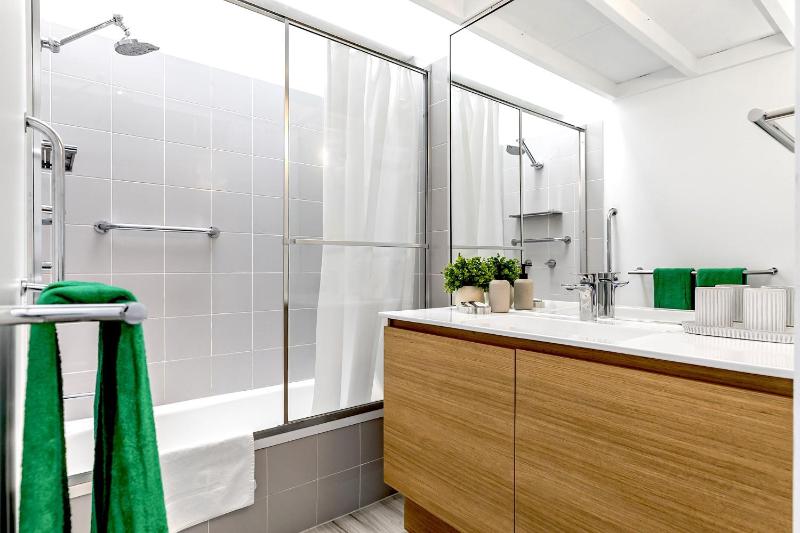 2-Bed Coastal Haven with Pool by Sunshine Beach - image 6