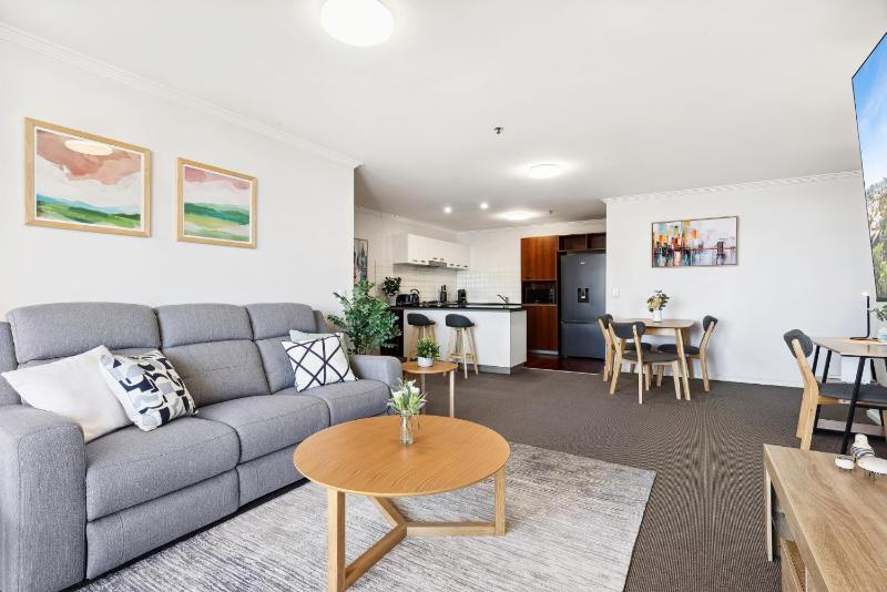 2-Bed City Abode with Swimming Pool Gym & Views - image 9