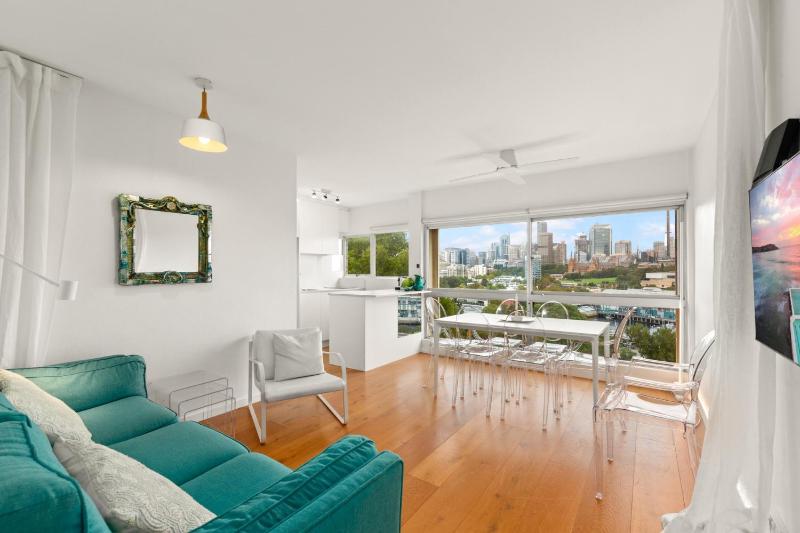 Cosy 1-Bed with Swimming Pool Facing Opera House - image 6