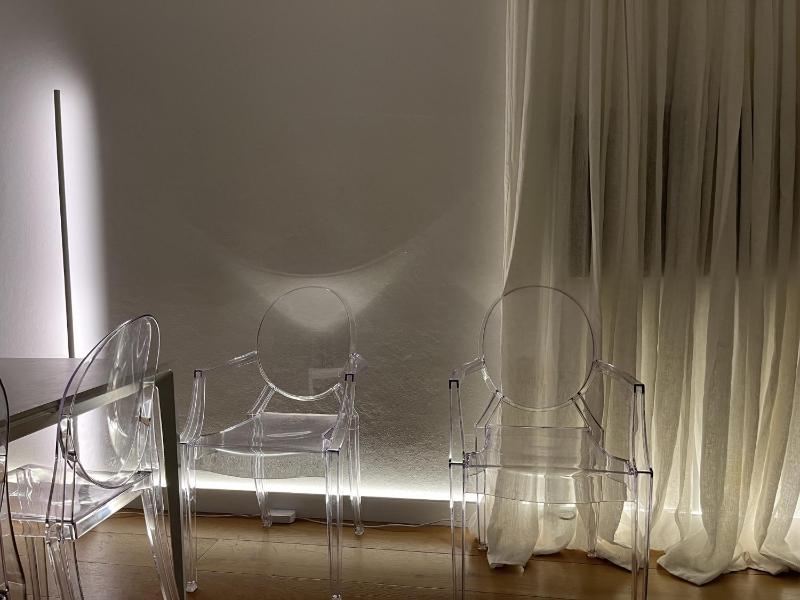 Cosy 1-Bed with Swimming Pool Facing Opera House - image 11