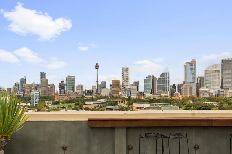 Cosy 1-Bed with Swimming Pool Facing Opera House - image 10