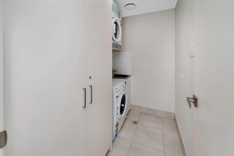 Coastal 2-Bed with Parking & Pool by the Ocean - image 7