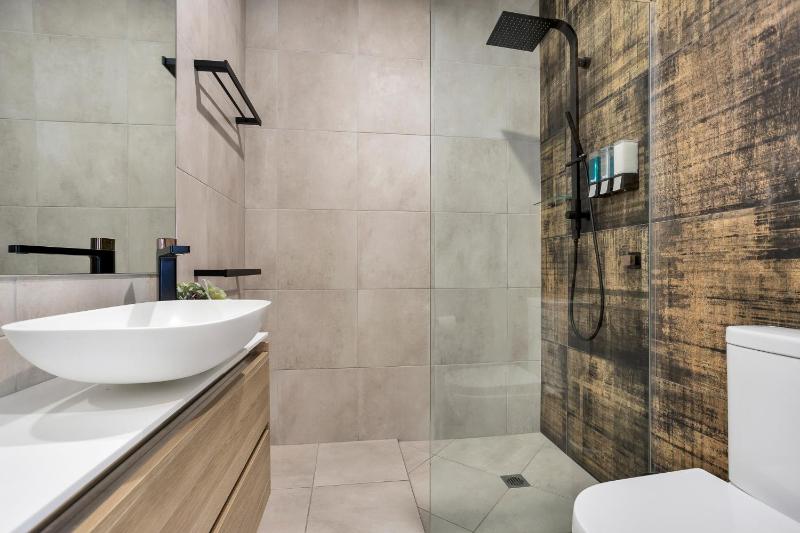 Cairns North 4-Bed with Outdoor Dining & Pool - image 10